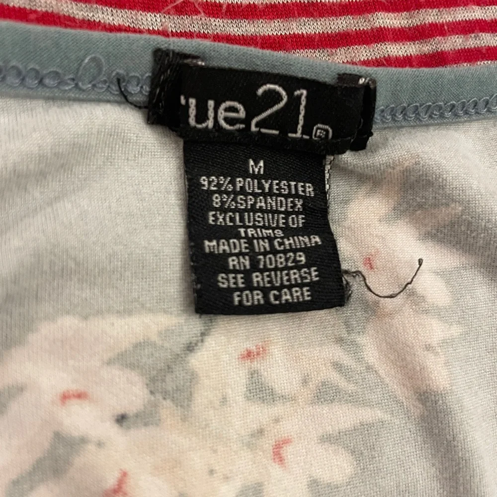 Lot of Juniors Size M Tops - Picture 9 of 10